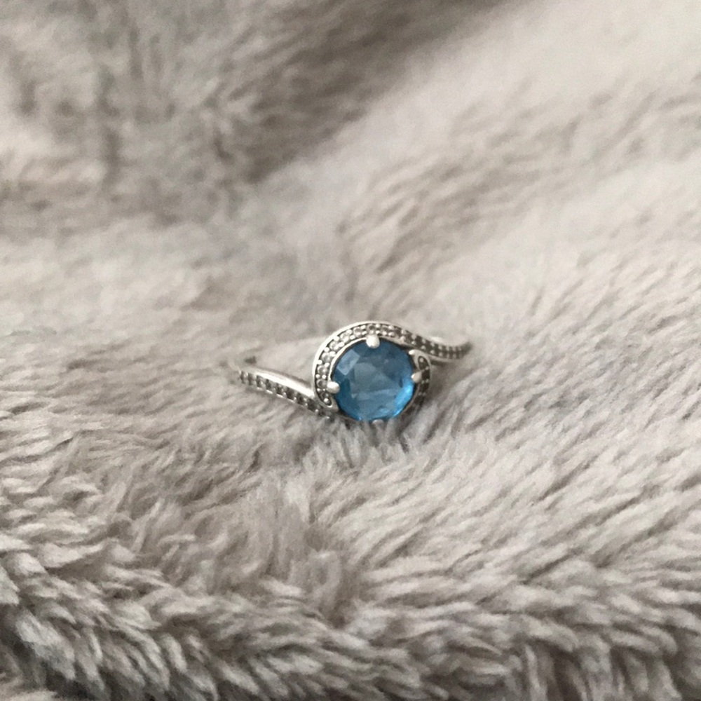 Pandora ring with blue stone